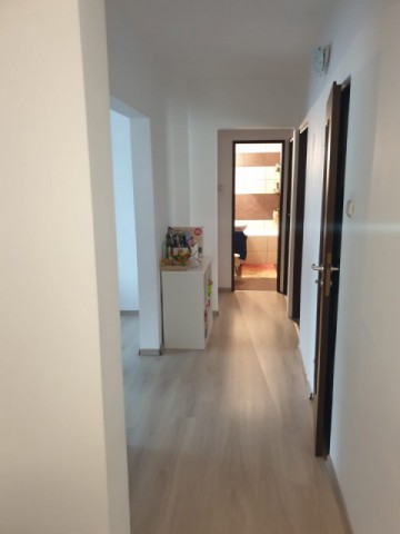 vand-apartament-cu-patru-camere-10